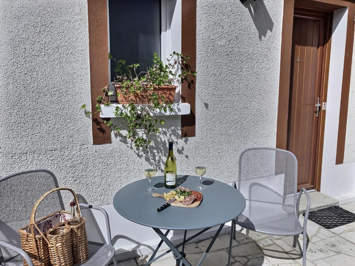 Logis Hotel Du Cygne Bracieux Eksteriør bilde
