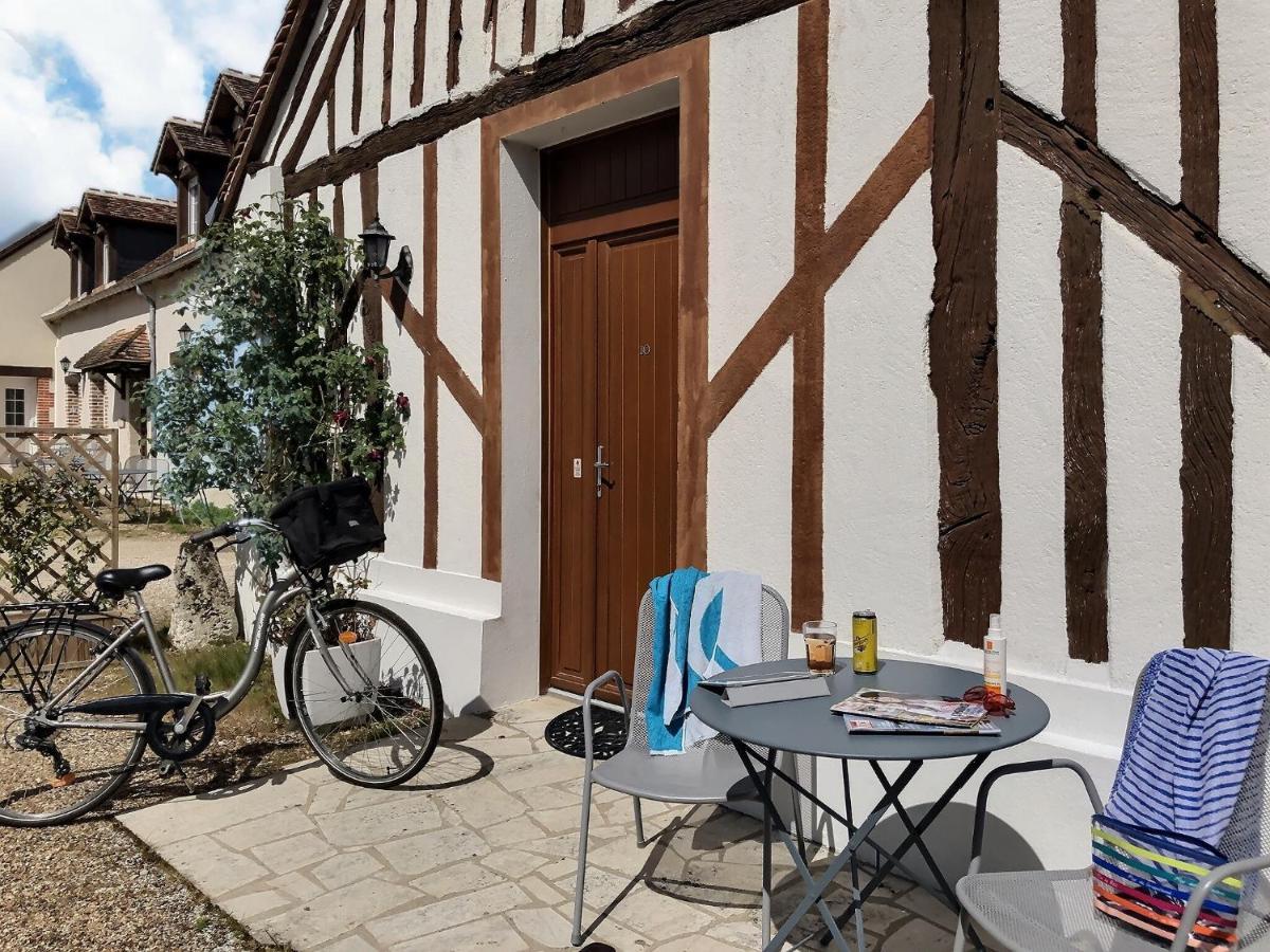 Logis Hotel Du Cygne Bracieux Eksteriør bilde