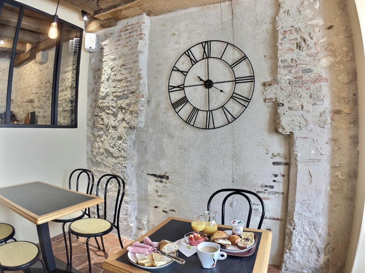 Logis Hotel Du Cygne Bracieux Eksteriør bilde