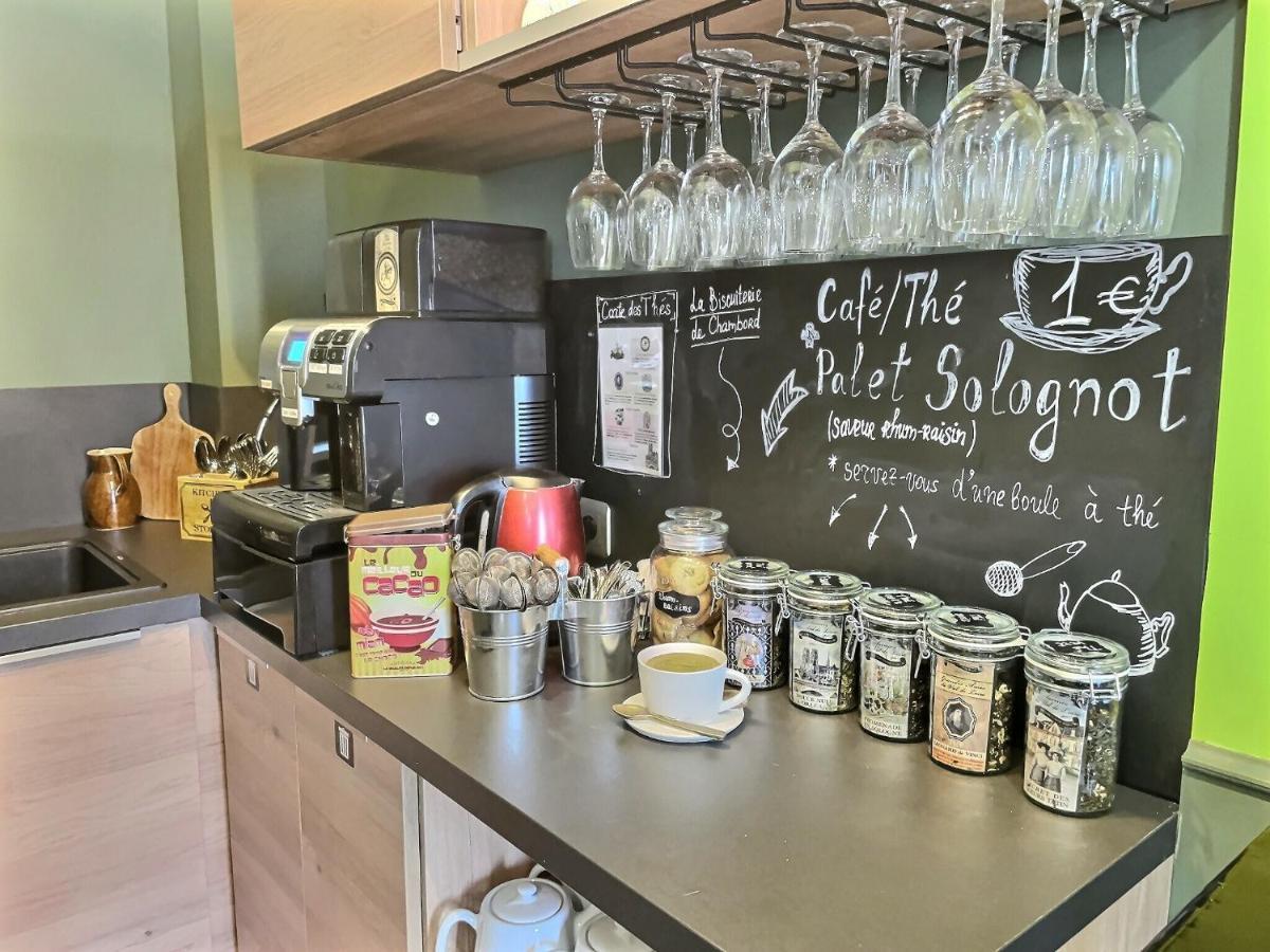 Logis Hotel Du Cygne Bracieux Eksteriør bilde