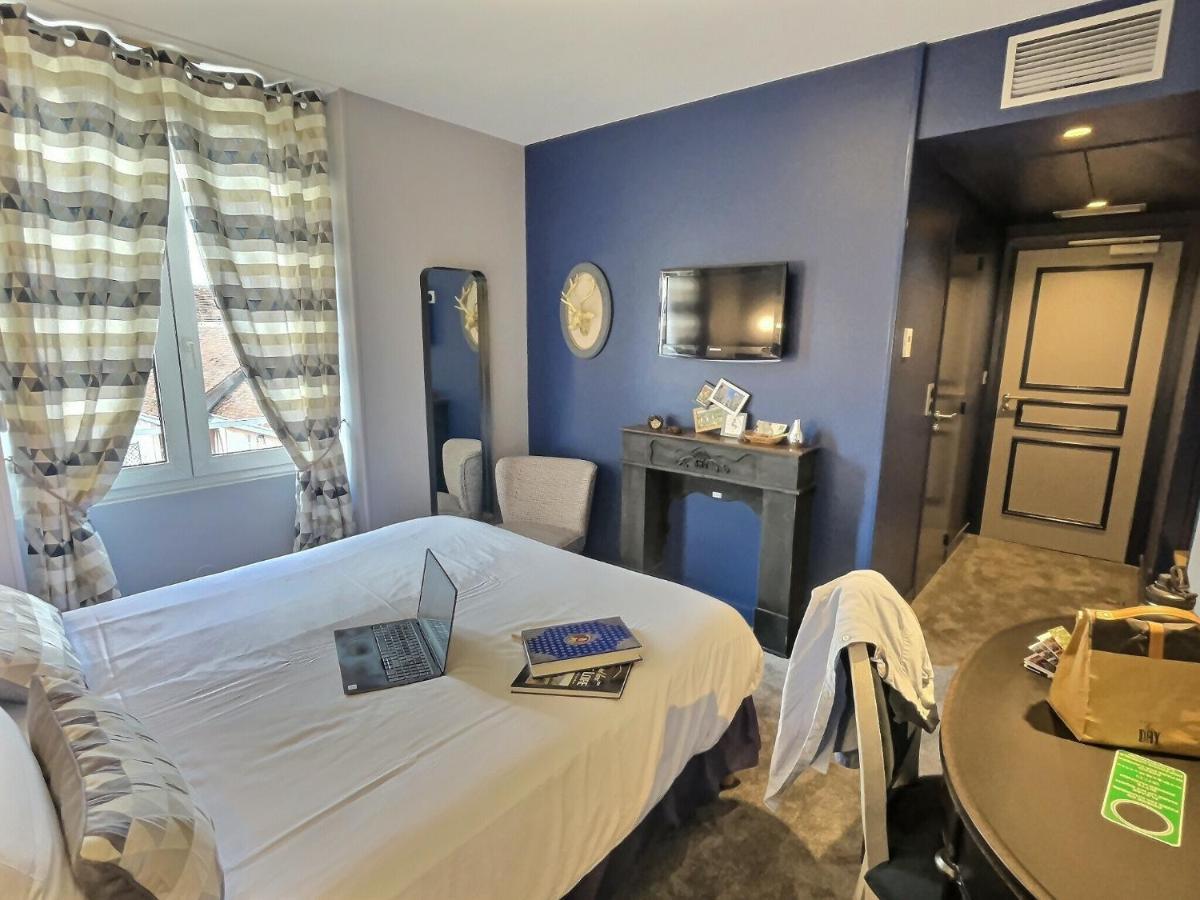Logis Hotel Du Cygne Bracieux Eksteriør bilde