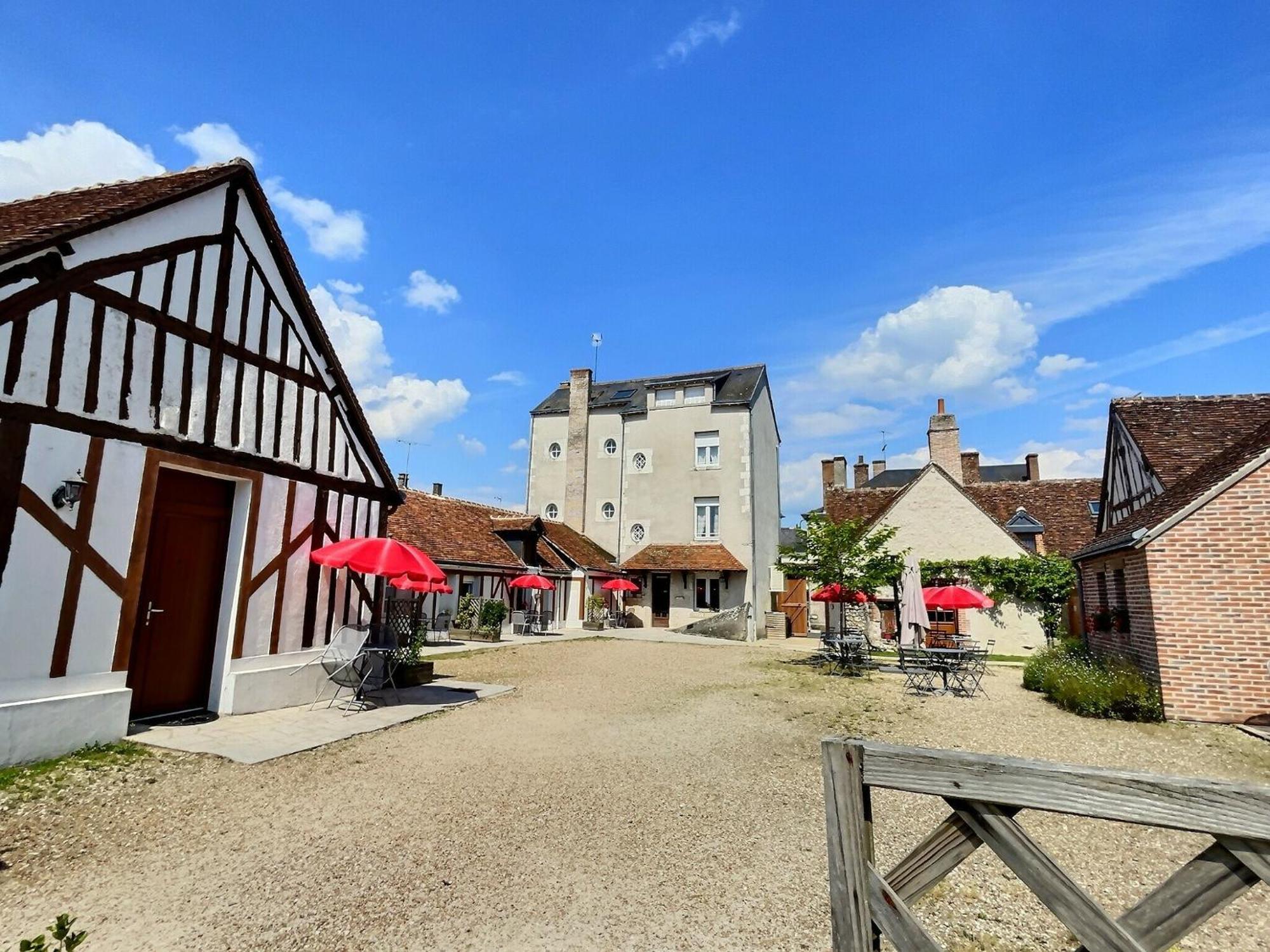 Logis Hotel Du Cygne Bracieux Eksteriør bilde