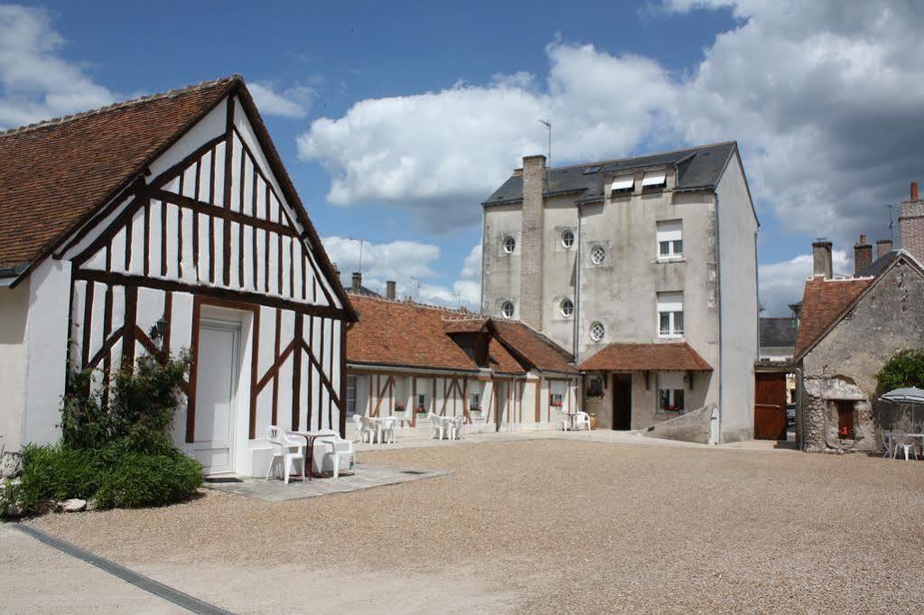 Logis Hotel Du Cygne Bracieux Eksteriør bilde