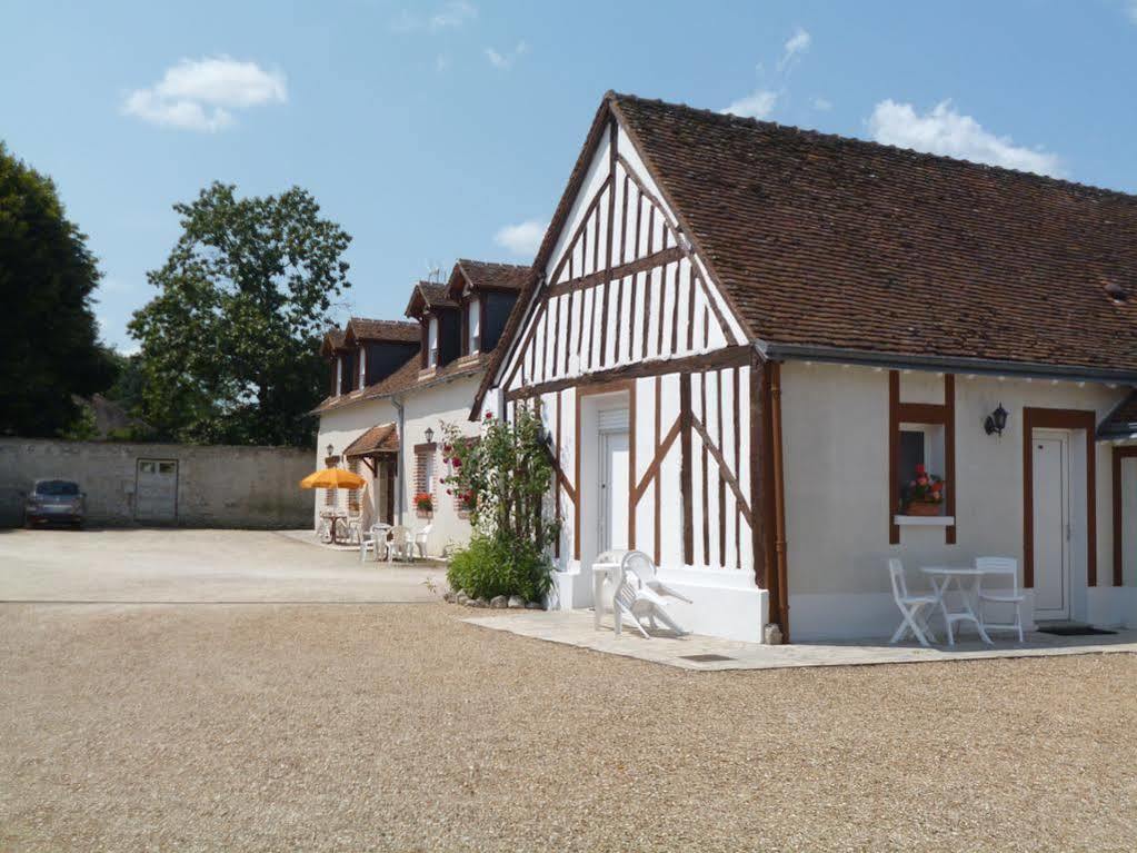 Logis Hotel Du Cygne Bracieux Eksteriør bilde