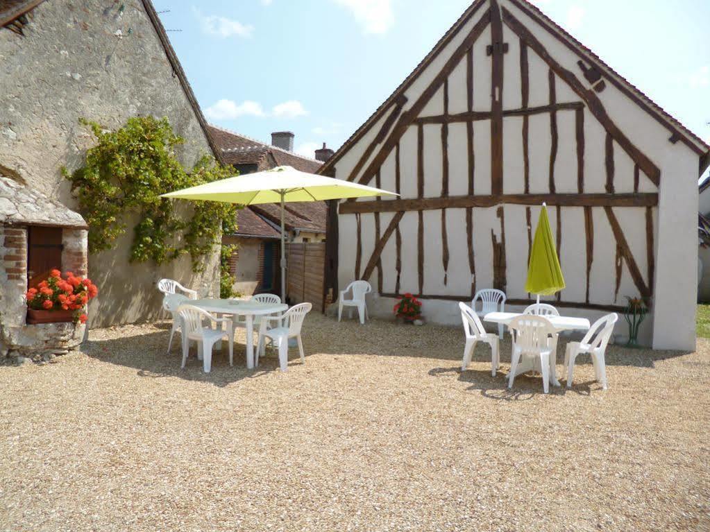 Logis Hotel Du Cygne Bracieux Eksteriør bilde