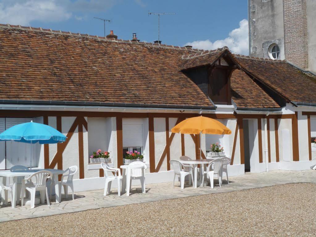 Logis Hotel Du Cygne Bracieux Eksteriør bilde
