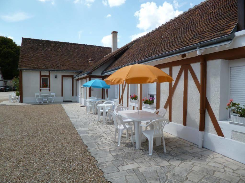 Logis Hotel Du Cygne Bracieux Eksteriør bilde